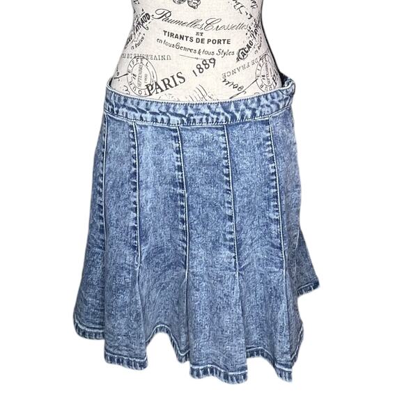 No Boundaries SIZE 13 Juniors Pleated Acid Wash Zipper Closure Jean Denim Skirt - Picture 1 of 13